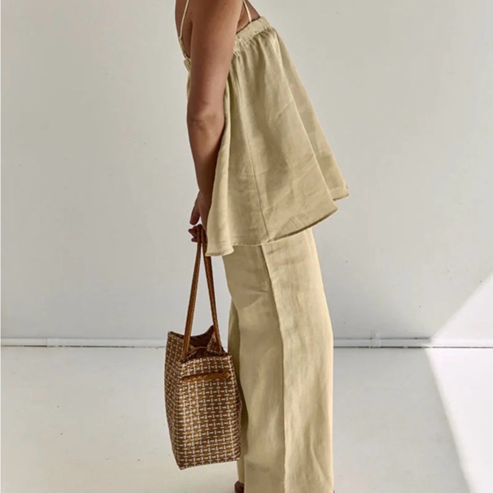 Wide-Leg Linen Pants in Light Beige - Women's - Picture 3 of 3